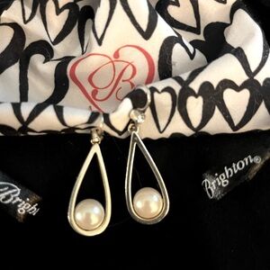 Necklace & Teardrop Pearl Earrings